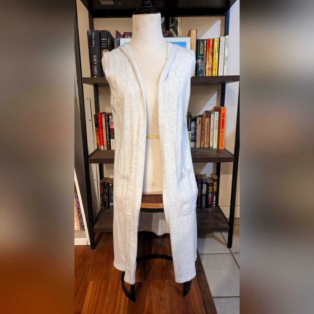 Gray sleeveless women's cardigan